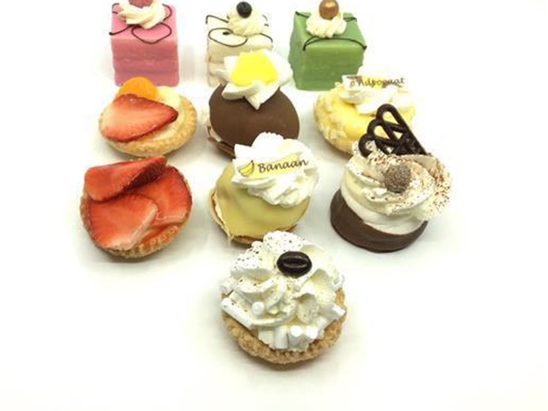 Receptie gebak gesorteerd