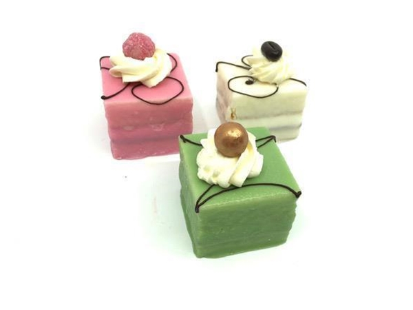 Petit four cake vierkant