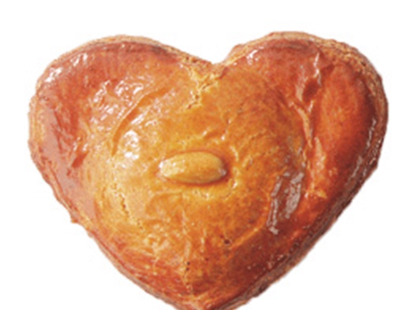 Hartjes gevulde koek