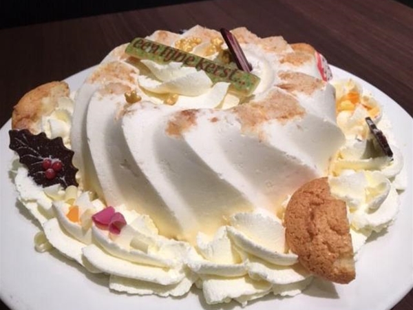 Amaretto-bitterkoekjespudding opgemaakt